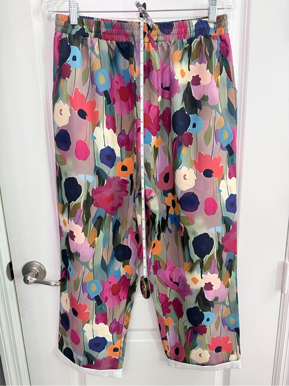 Floral Graphic Cropped Pants in Multicolor - XL women’s